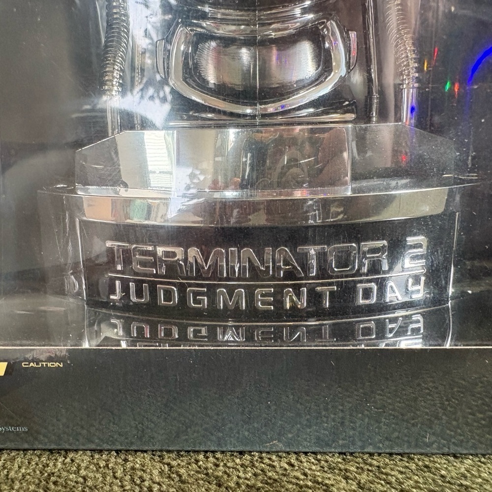 Terminator 2 Limited Edition Silver Blu-ray Set OBO - Picture 8 of 9